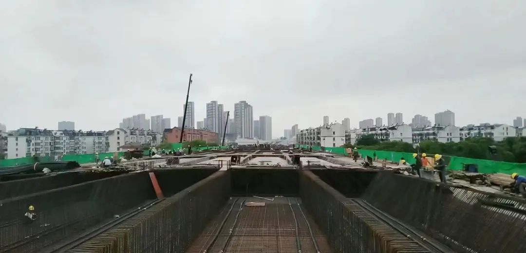 强攻项目万搏wanbo(中国) 保障项目推进 李红军调研南外环高速项目万搏wanbo(中国)情况